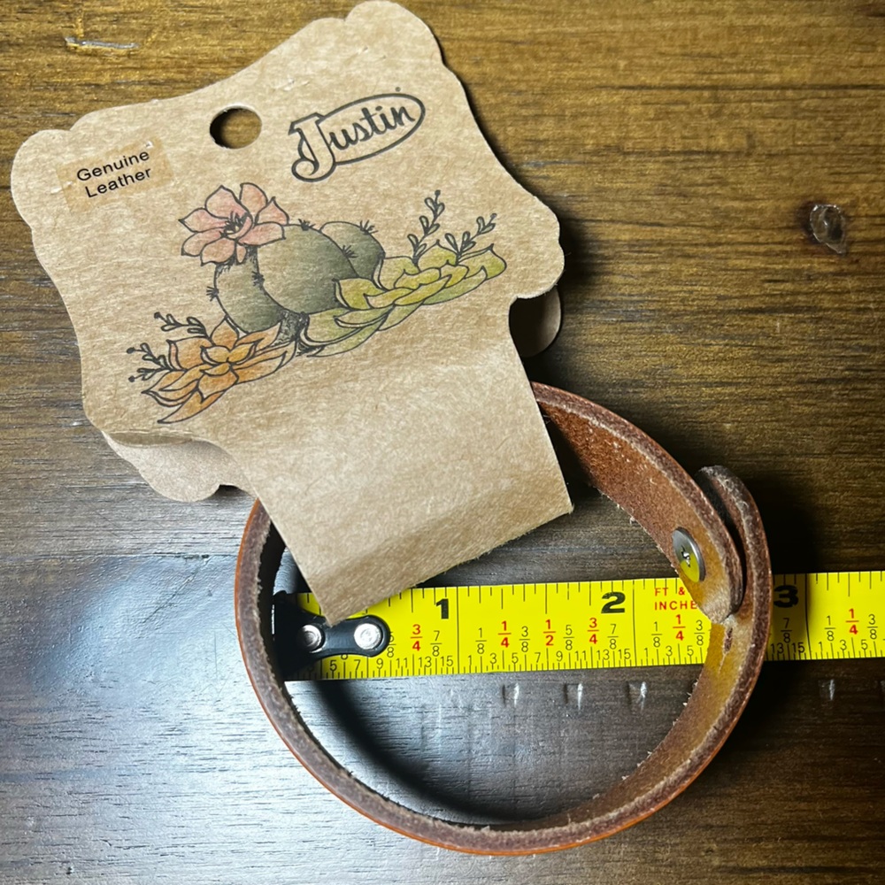 Justin Boots NWT Tooled Leather Cuff Bracelet Blue Western Iron Snap Closure - Picture 7 of 7